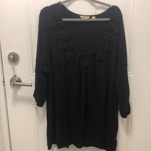 3/4 Sleeve Black Floral Detail Top